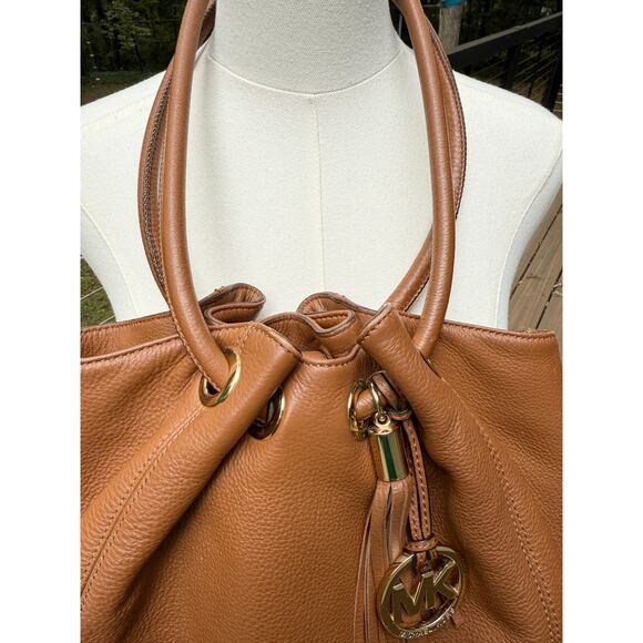 Michael Kors Astor Large Ring Brown Pebbled Leather Bucket Shoulder Bag Purse - Picture 4 of 8